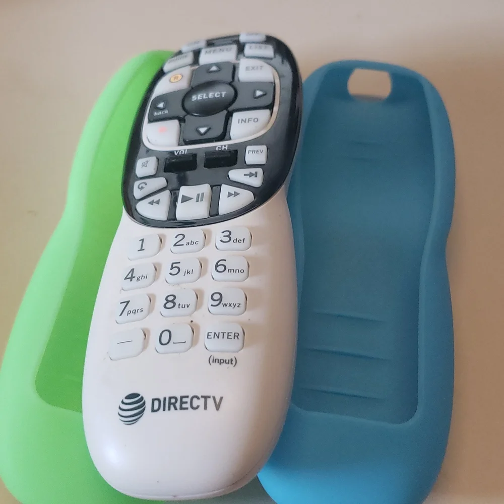 Direct tv remote. R33010xA00-00006 - Picture 4 of 4